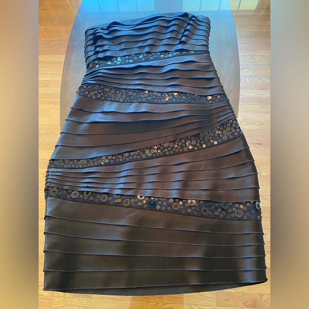 BCBGMAXAZRIA, EXQUISITE SLEEVELESS LITTLE BLACK MINI DRESS